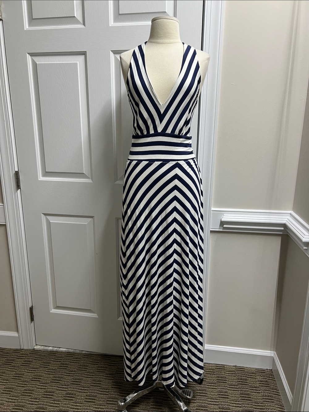 Banana Republic Navy White Striped V-Neck Maxi Dress women’s sz small S